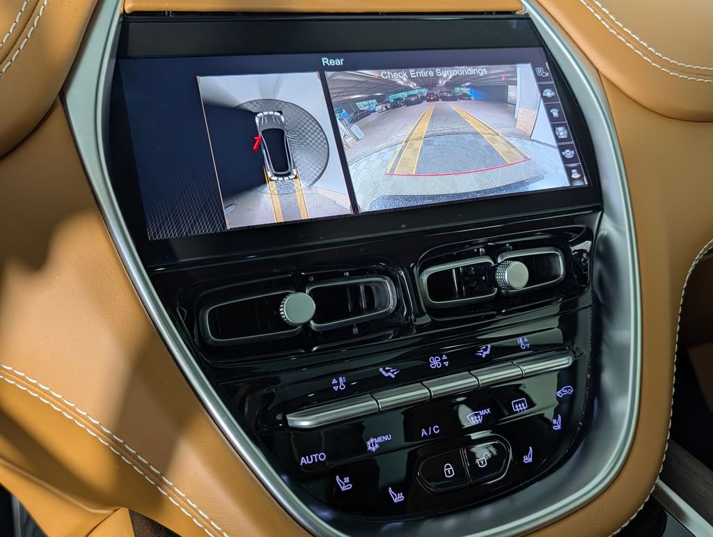 Used 2021 Aston Martin DBX AWD/4WD image 31