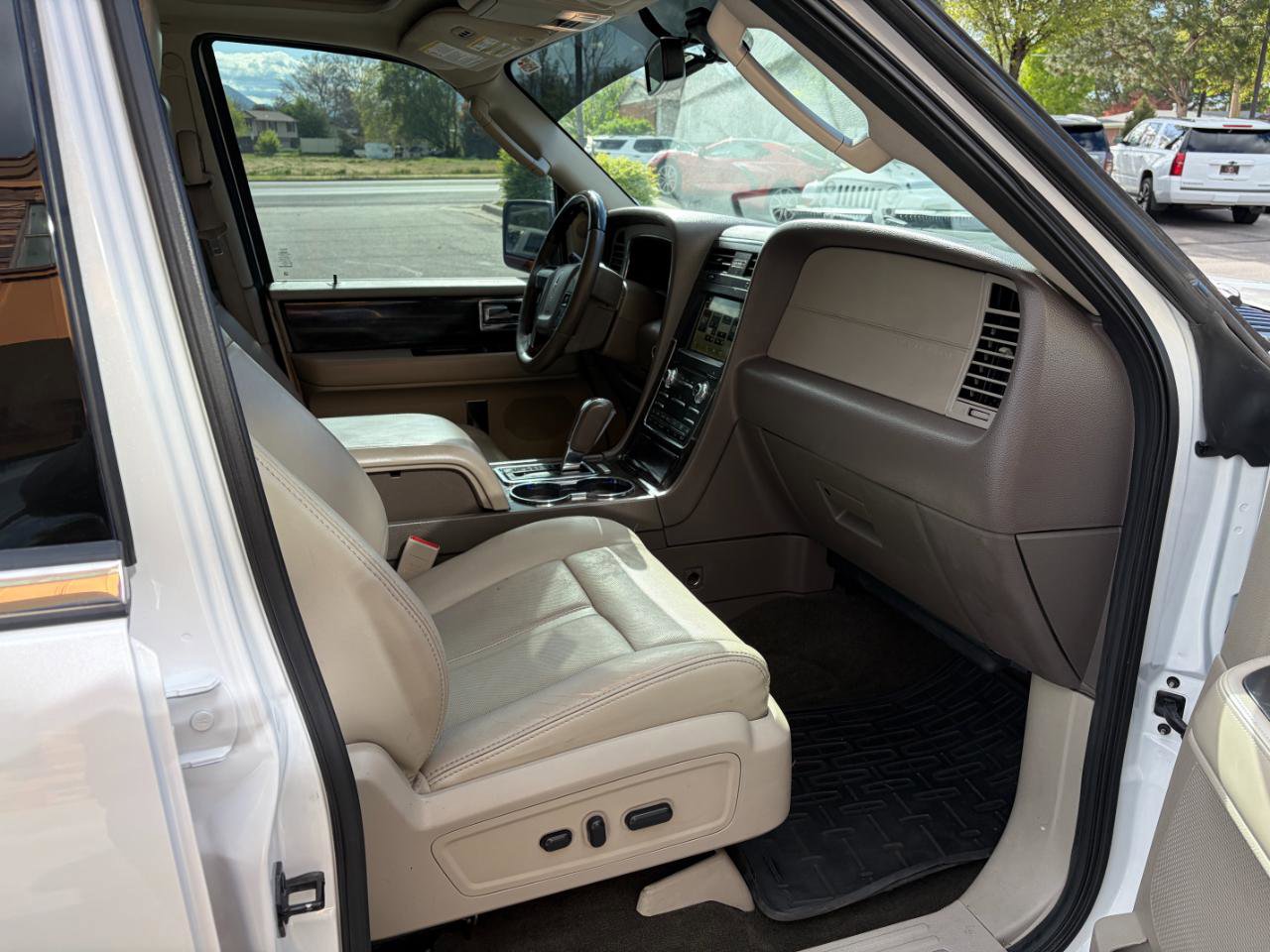 Used 2016 Lincoln Navigator L Select AWD/4WD image 9