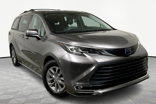 Used 2021 Toyota Sienna XLE image 1
