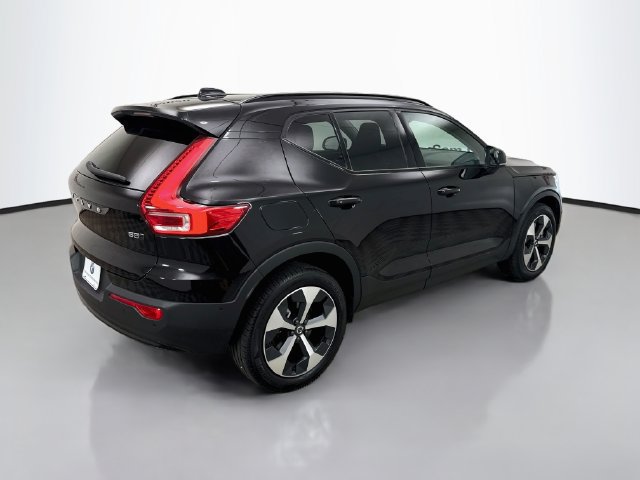 Used 2026 Volvo XC40 B5 Plus AWD/4WD image 7