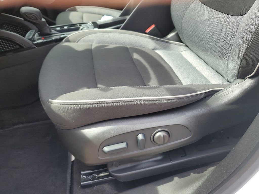 Used 2023 Chevrolet TrailBlazer LT FWD image 12
