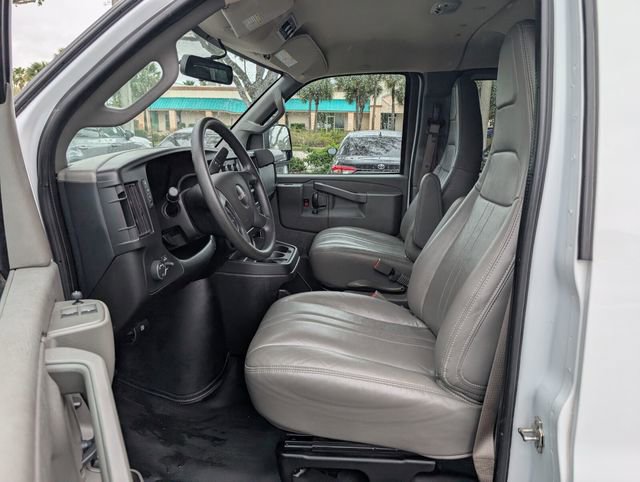 Used 2023 GMC Savana 3500 LS w/ Chrome Appearance Package image 10