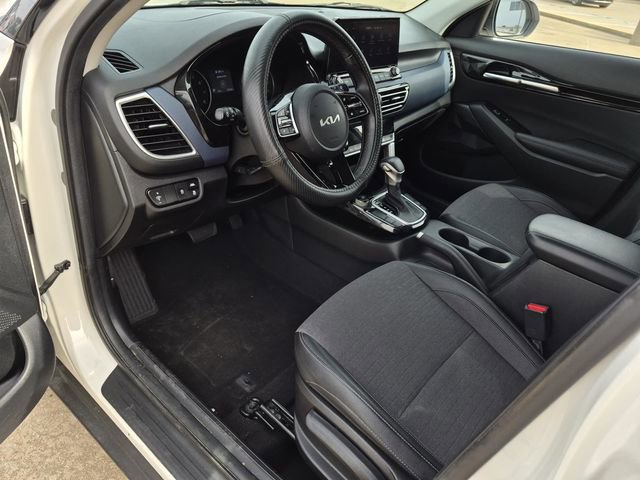Used 2023 Kia Seltos S w/ Navigation Package image 17
