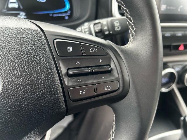 Certified 2025 Hyundai Venue SEL image 17