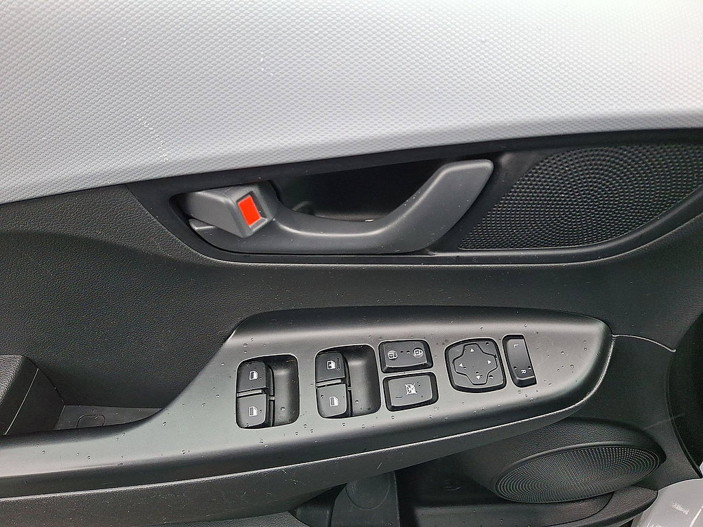 Certified 2021 Hyundai Kona SE w/ Cargo Package AWD/4WD image 10