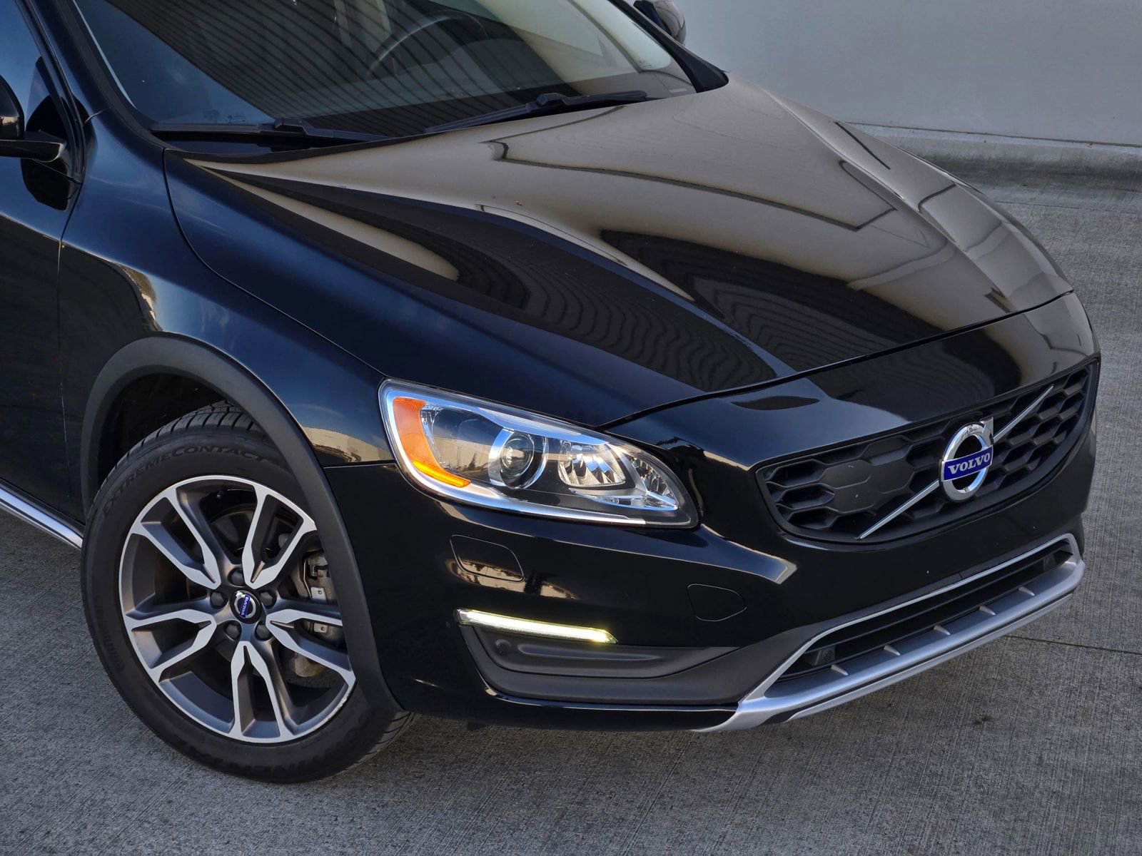 Used 2017 Volvo V60 T5 Cross Country Platinum w/ Climate Package image 40