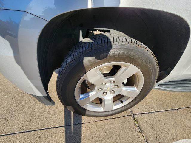 Used 2018 Chevrolet Tahoe LS w/ All-Season Package RWD image 9
