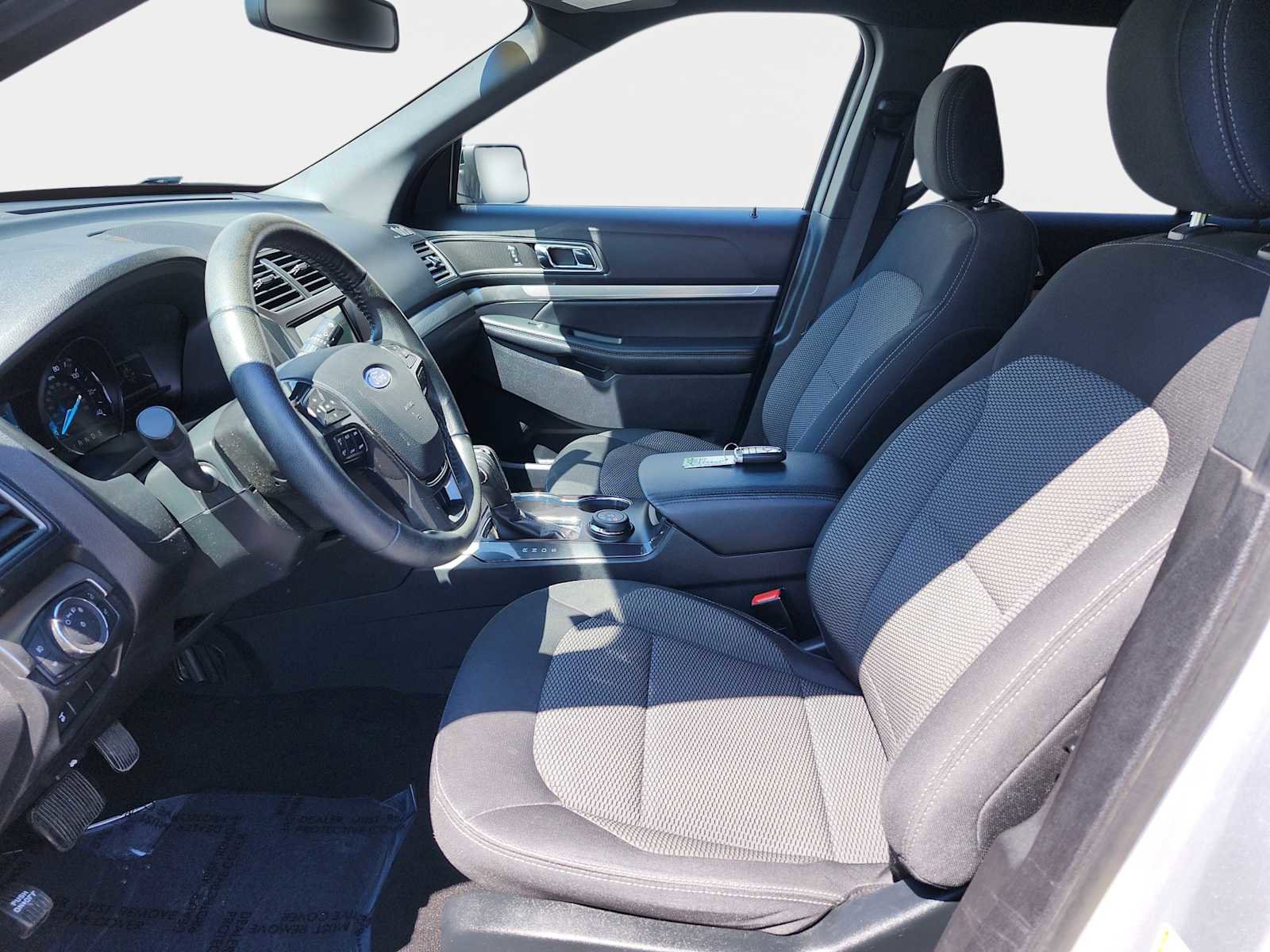 Used 2018 Ford Explorer XLT w/ Equipment Group 201A AWD/4WD image 11