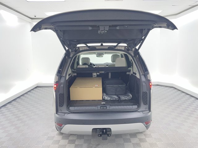 New 2026 Land Rover Discovery S image 11
