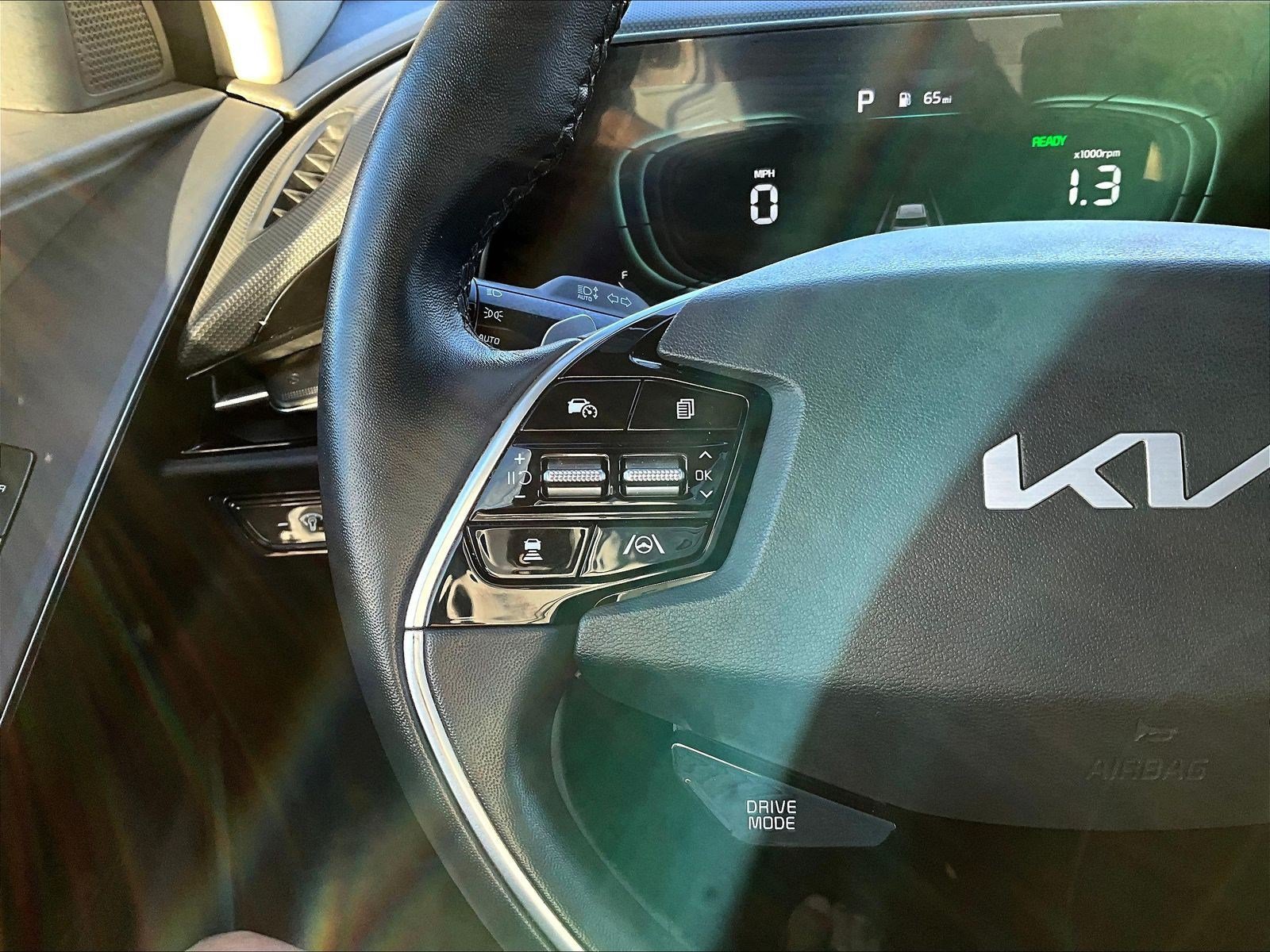 Used 2023 Kia Niro EX FWD image 11