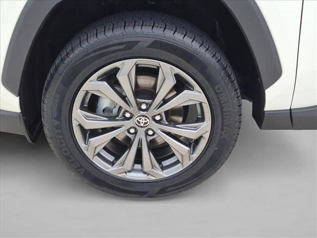 Used 2022 Toyota RAV4 XLE Premium AWD/4WD image 23