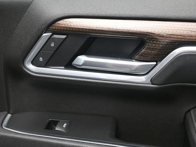 Used 2025 Chevrolet Silverado 2500 LT w/ Convenience Package image 34