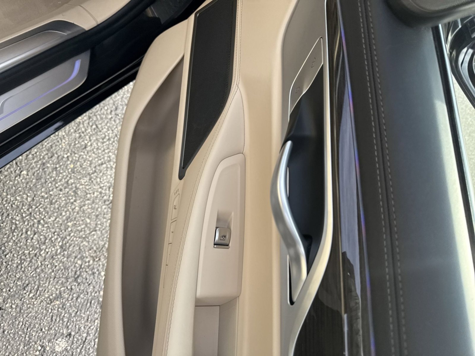 Used 2020 BMW 750i xDrive w/ Autobahn Package image 35