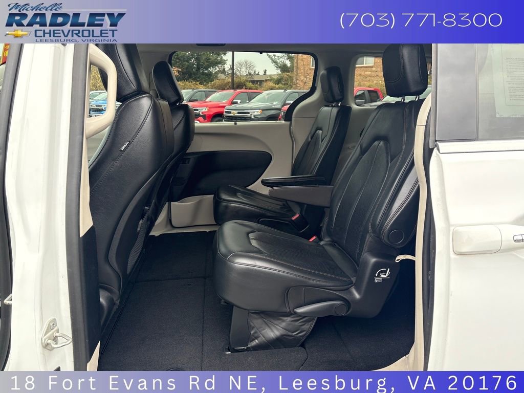 Used 2019 Chrysler Pacifica Touring-L image 22