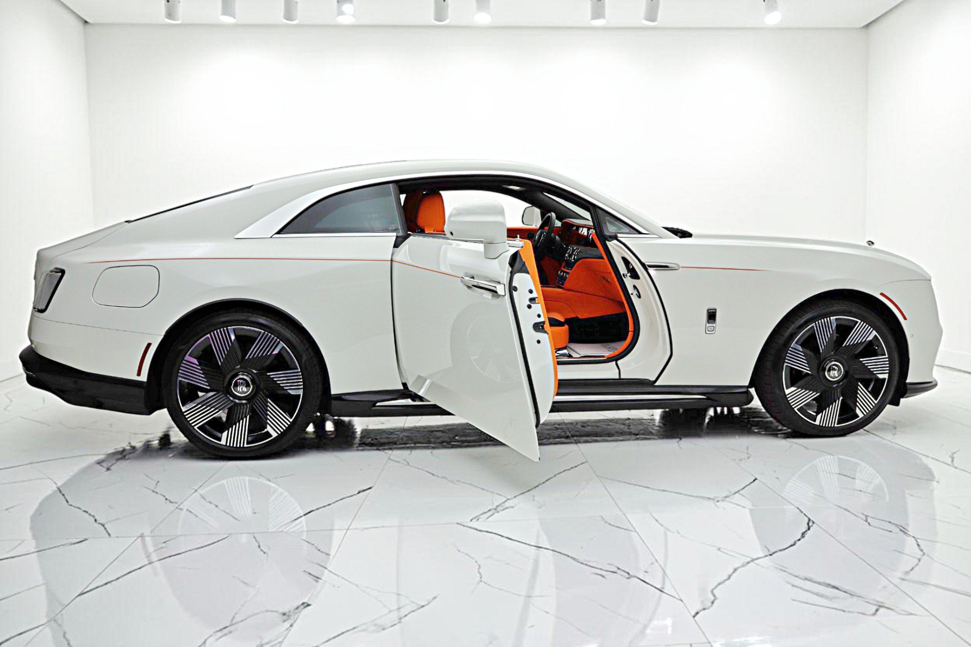 Used 2026 Rolls-Royce Spectre AWD/4WD image 17