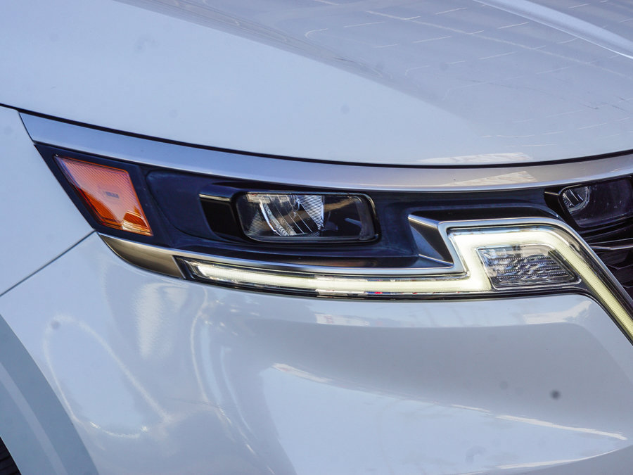 Certified 2023 Kia Carnival LX FWD image 11