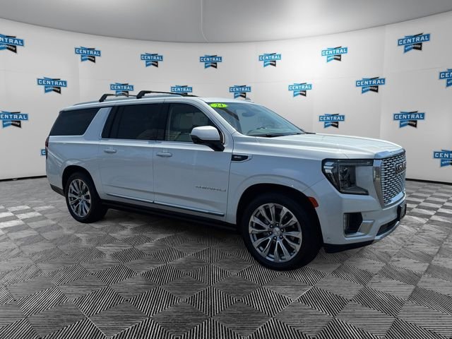 Used 2024 GMC Yukon XL Denali w/ Denali Reserve Package AWD/4WD image 7