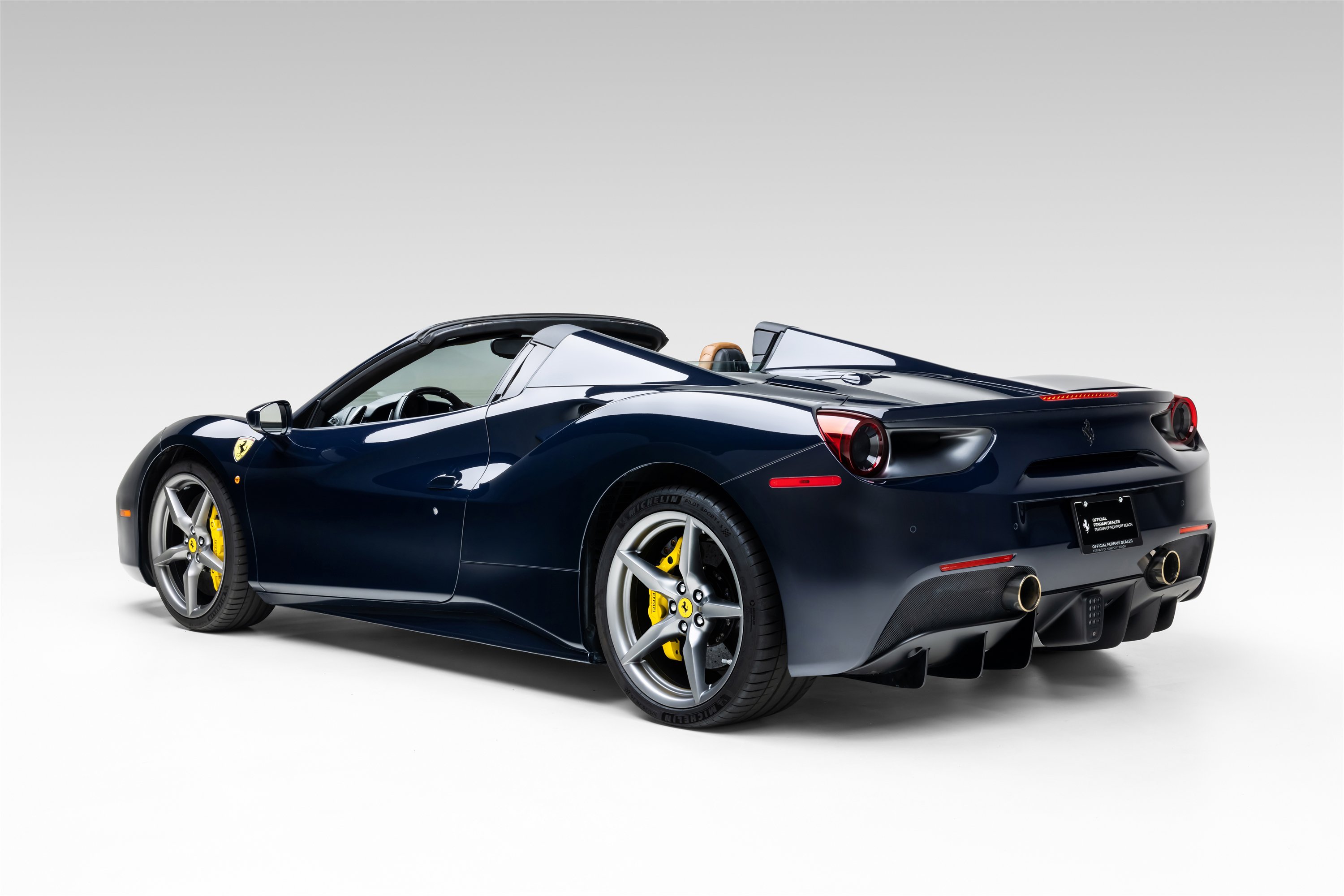 Used 2018 Ferrari 488 Spider RWD image 4