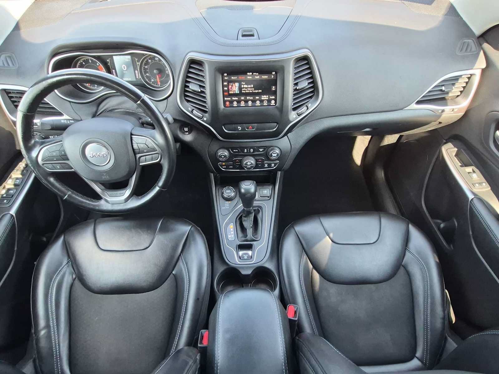 Used 2019 Jeep Cherokee Latitude Plus w/ Comfort/Convenience Group AWD/4WD image 14