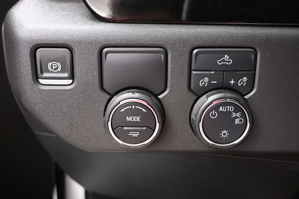 Used 2025 Chevrolet Silverado 1500 LT RWD image 16