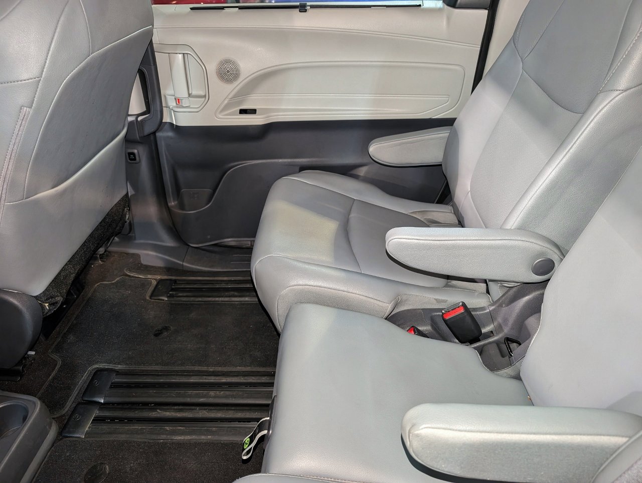 Used 2021 Toyota Sienna XLE w/ XLE Plus Package FWD image 21