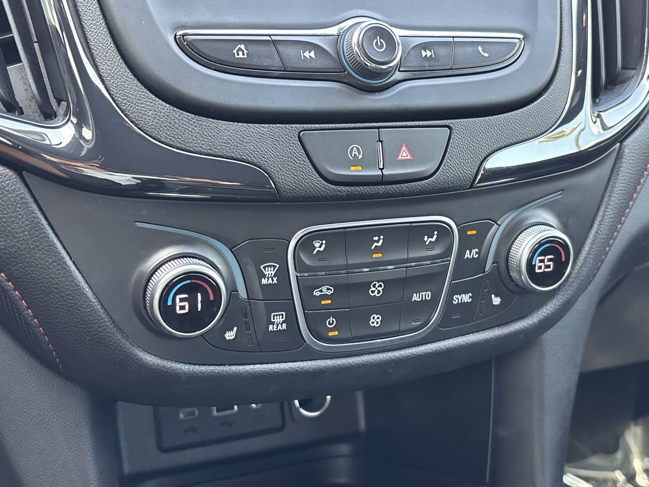 Used 2024 Chevrolet Equinox RS FWD image 23