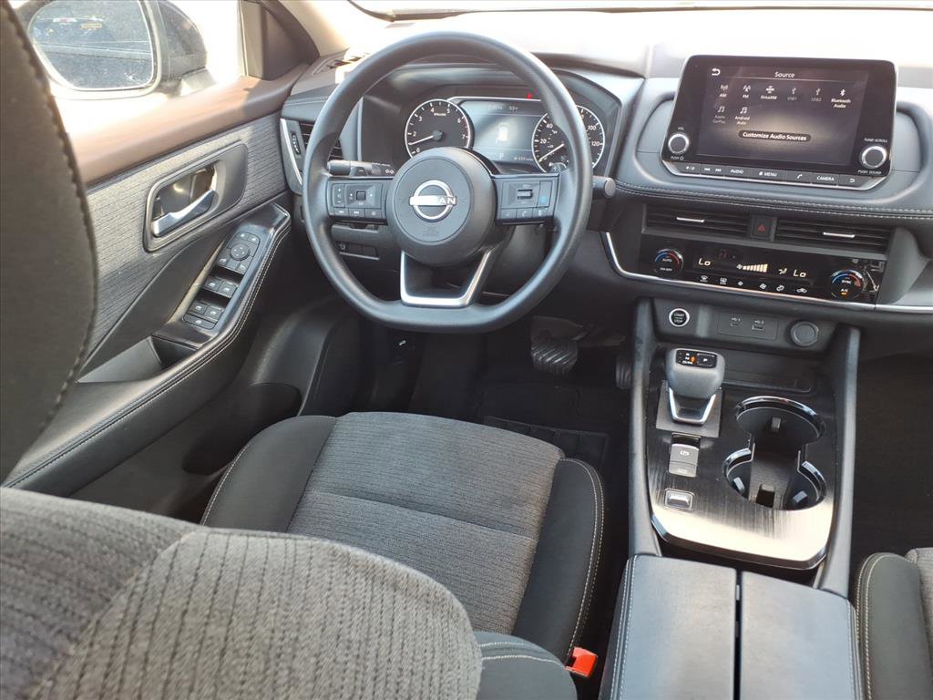 Used 2023 Nissan Rogue SV image 4