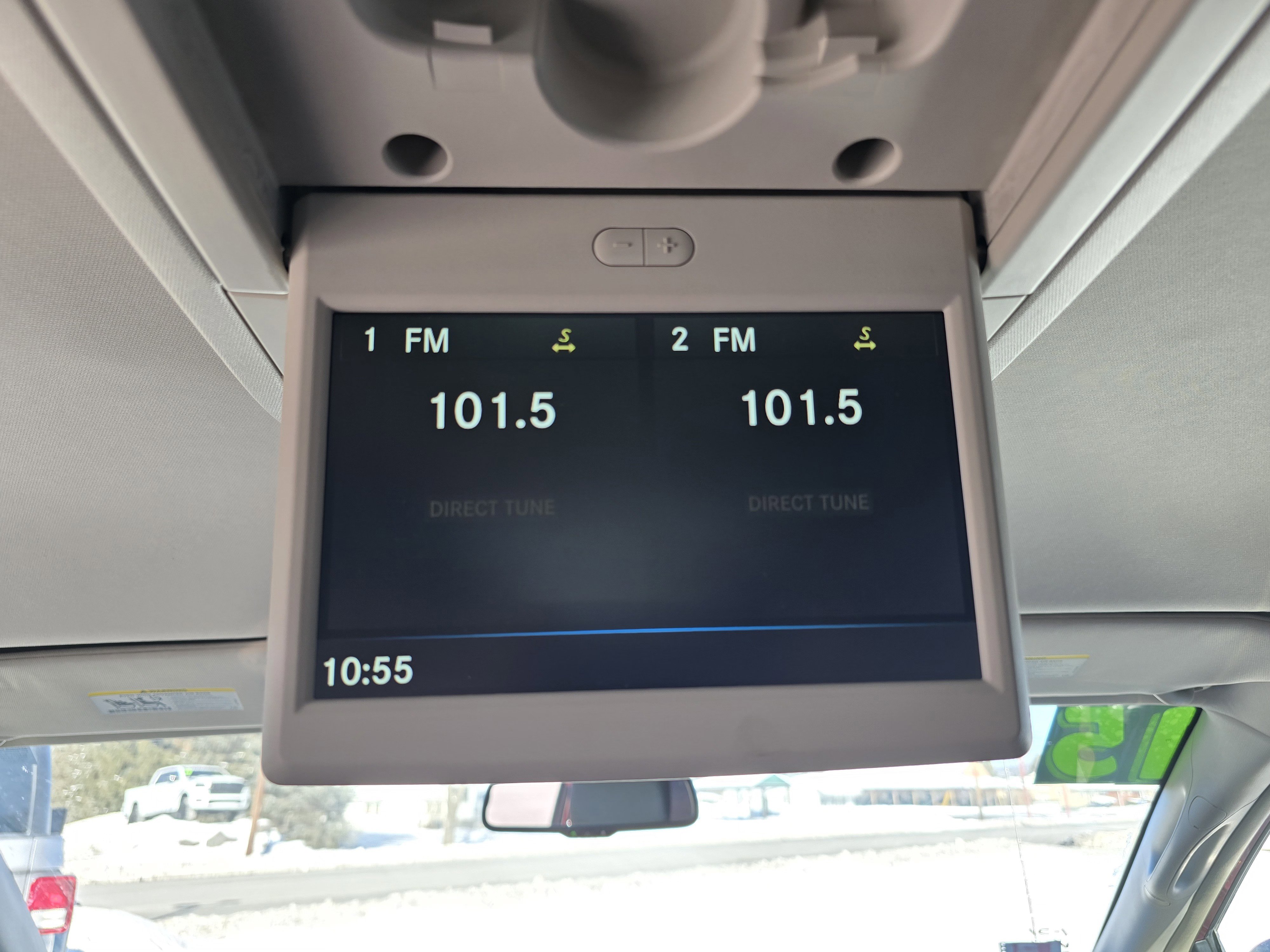 Used 2015 Chrysler Town & Country Touring w/ Driver Convenience Group image 15