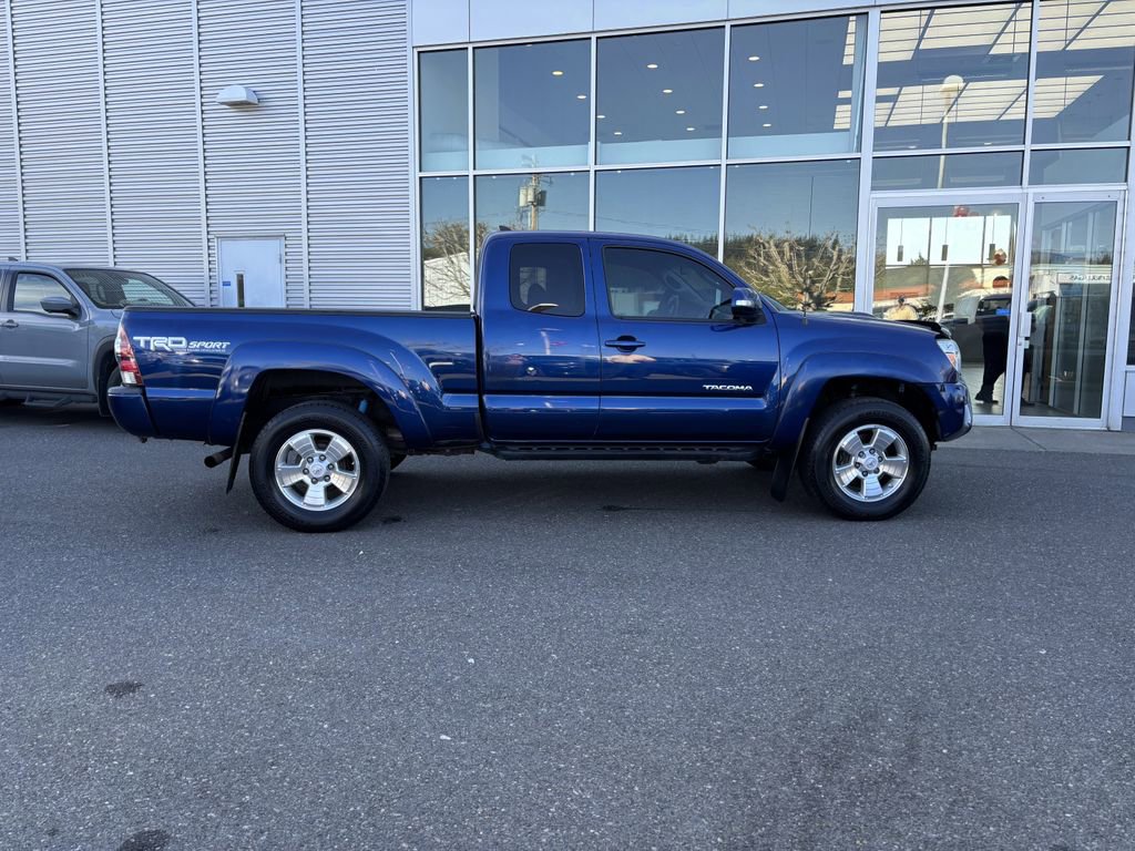 Used 2015 Toyota Tacoma 4x4 Access Cab V6 w/ TRD Sport Package image 8