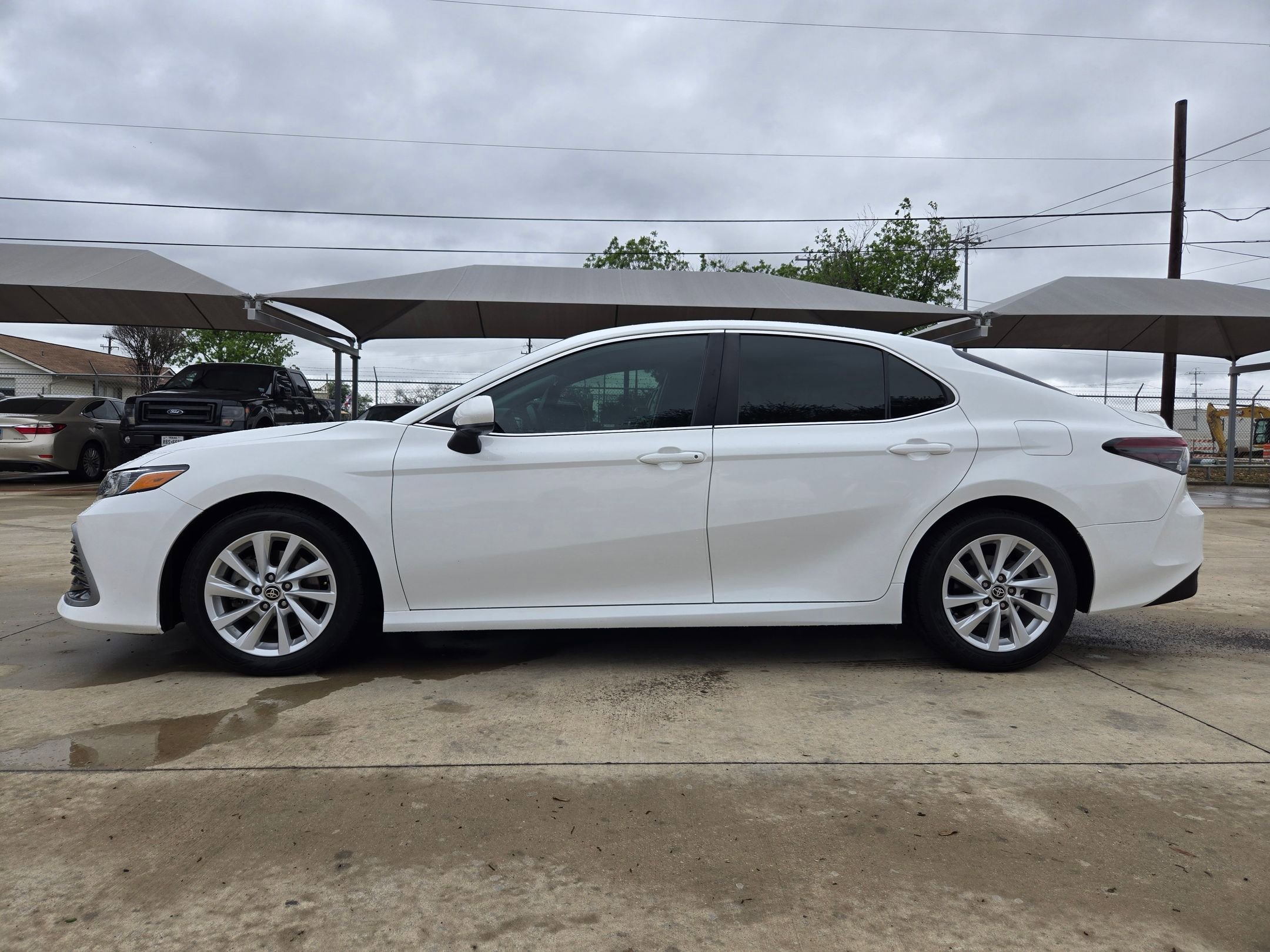 Used 2023 Toyota Camry LE FWD image 4