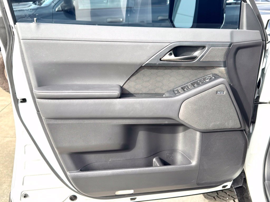 Used 2025 Lexus GX 550 w/ Accessory Package (2T) AWD/4WD image 10