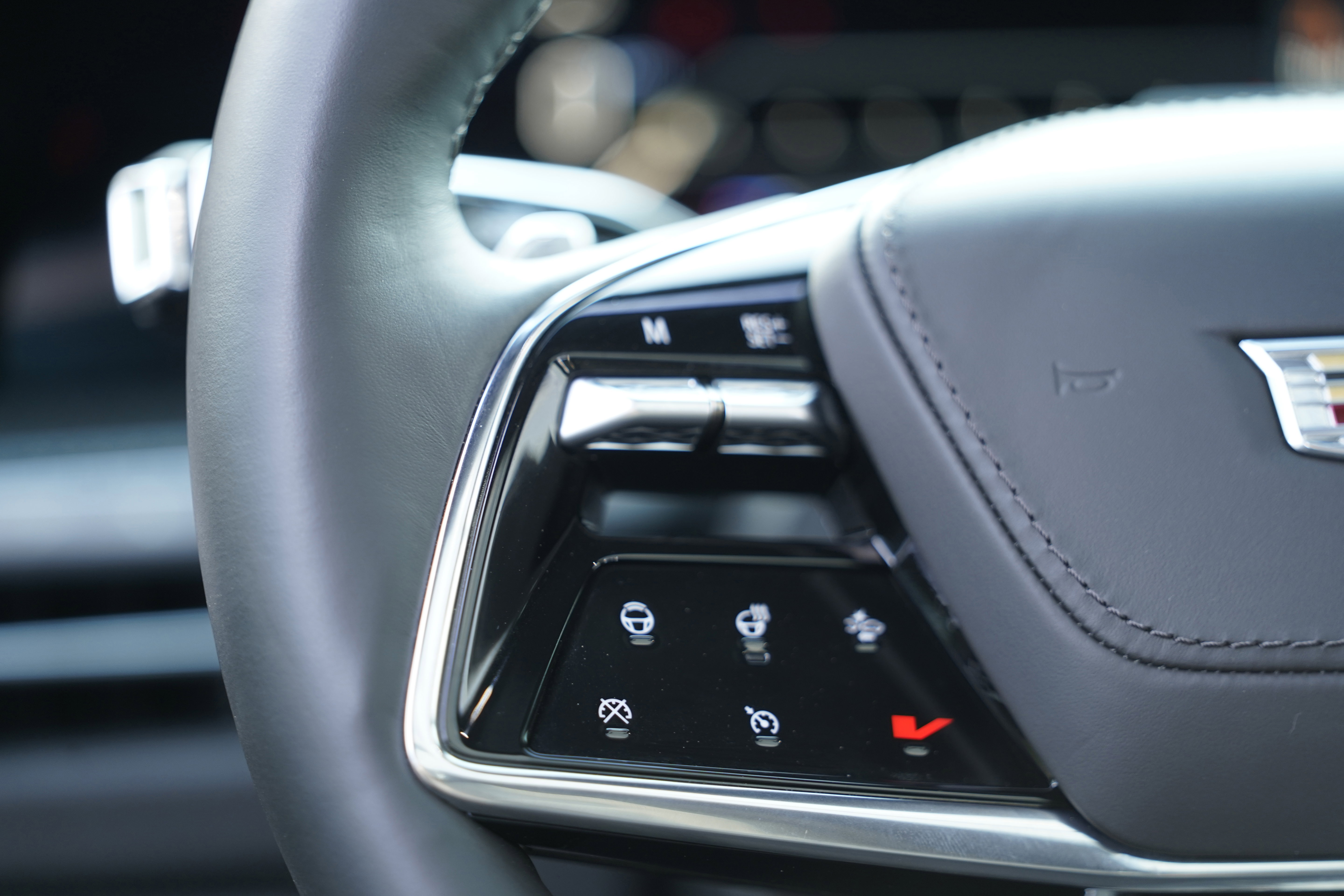 Used 2025 Cadillac Escalade V w/ LPO, Floor Liner Package image 28