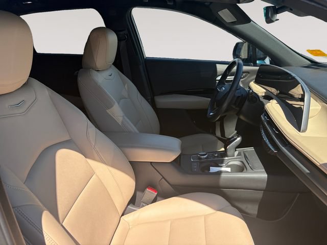 Used 2024 Cadillac XT4 Luxury w/ Cold Weather Package AWD/4WD image 15