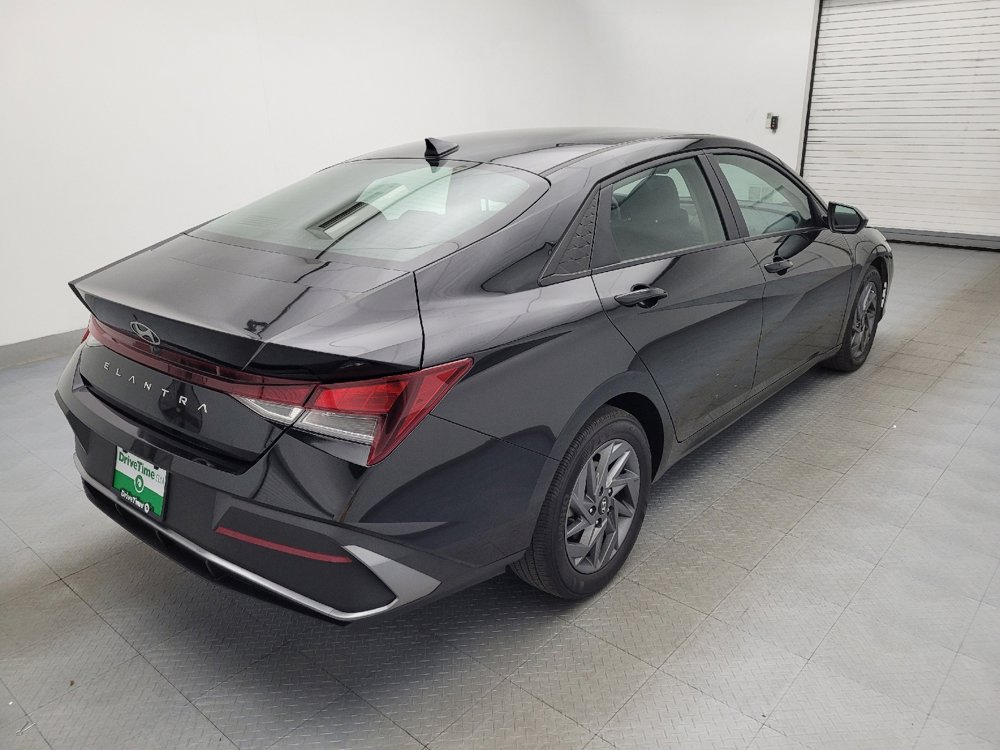 Used 2024 Hyundai Elantra SEL image 9