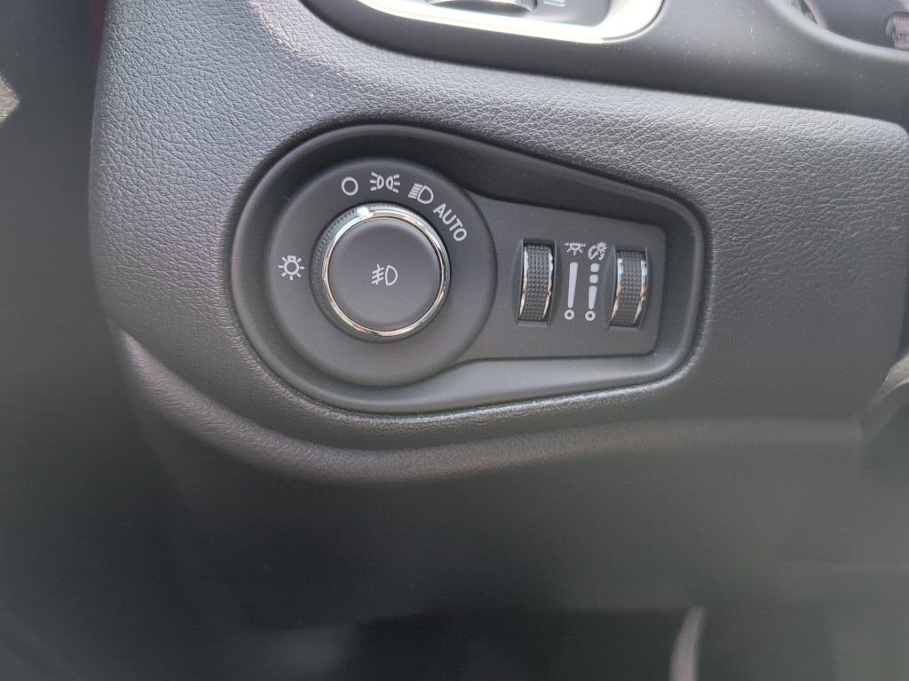 Used 2021 Jeep Renegade Latitude w/ Convenience Group image 22