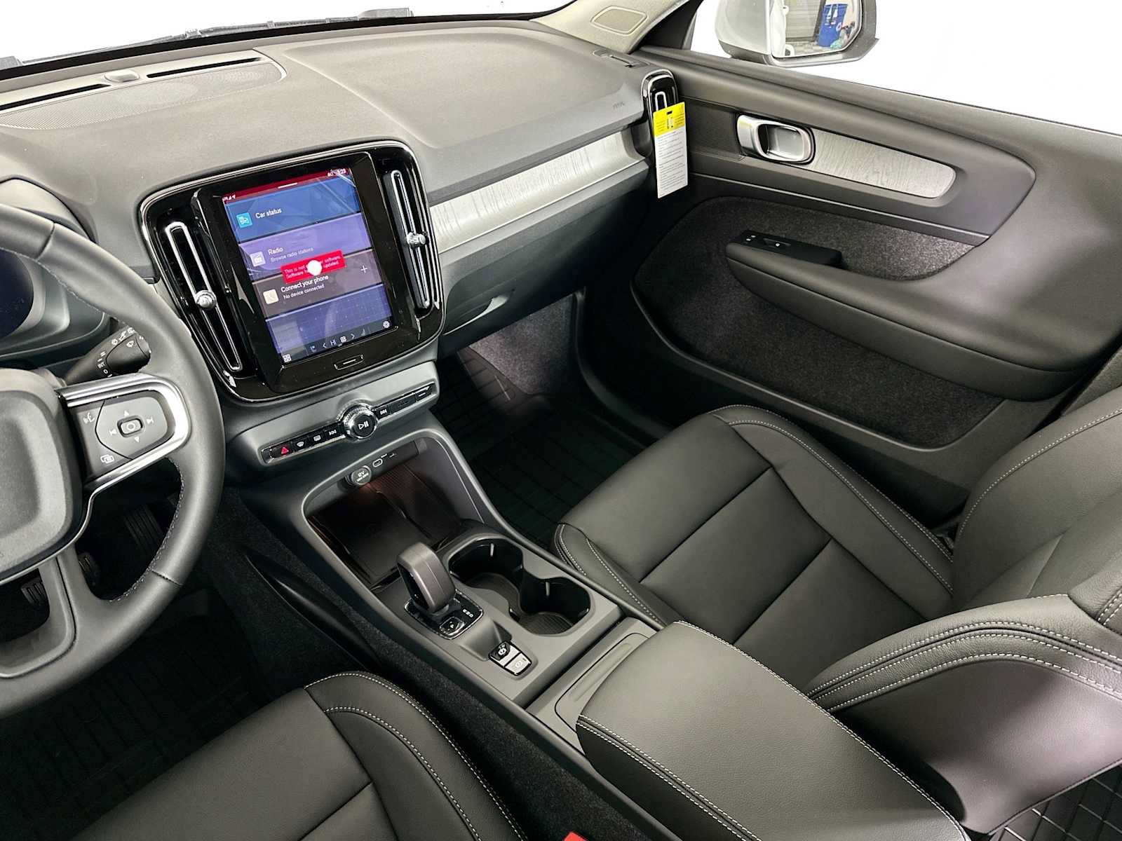 Certified 2025 Volvo XC40 B5 Core w/ Protection Package Premier AWD/4WD image 21