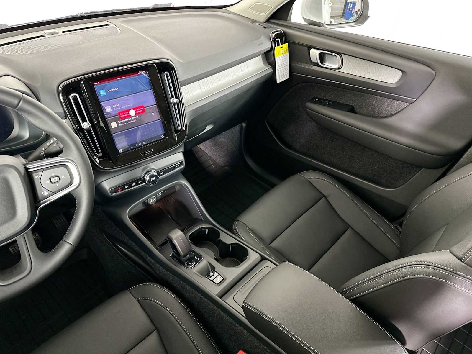 Certified 2025 Volvo XC40 B5 Core w/ Protection Package Premier image 21