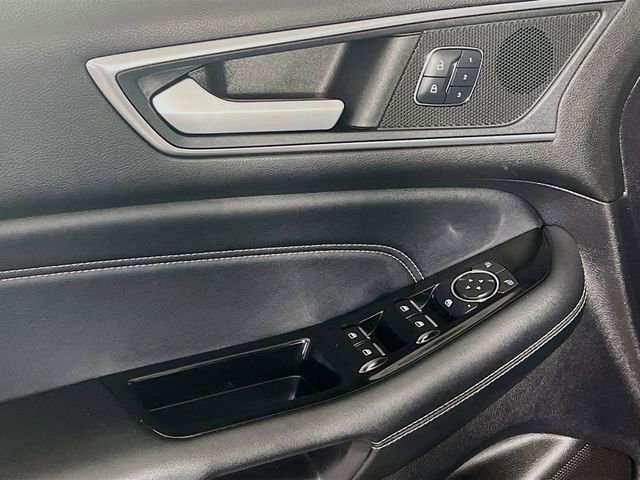 Used 2018 Ford Edge Titanium image 12