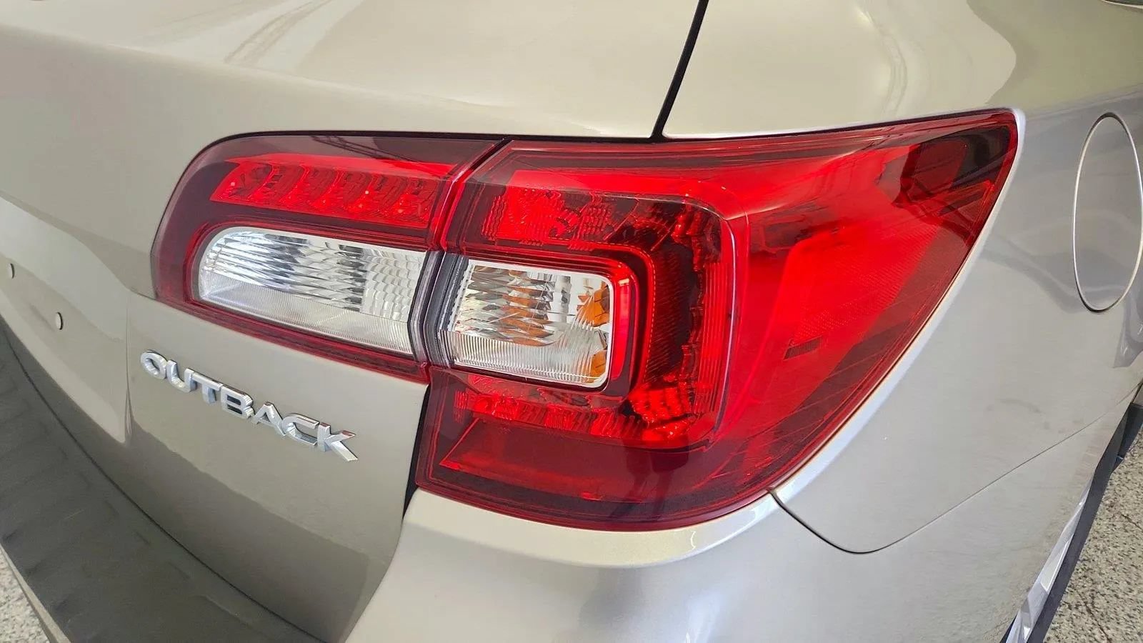 Used 2018 Subaru Outback 2.5i Premium AWD/4WD image 32