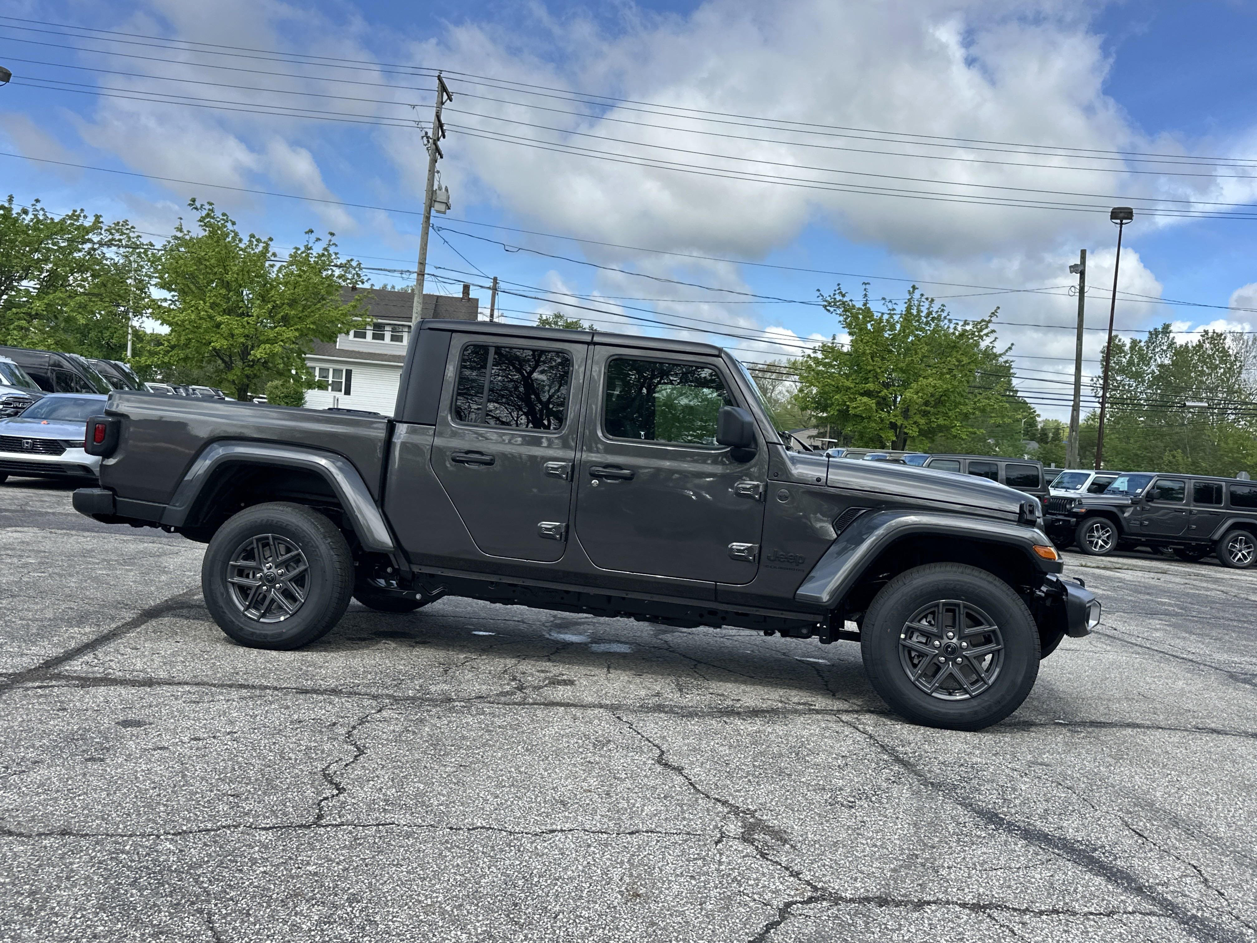 New 2025 Jeep Gladiator Sport image 18