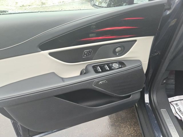 Certified 2024 Lincoln Nautilus Reserve w/ Equipment Group 202A image 34