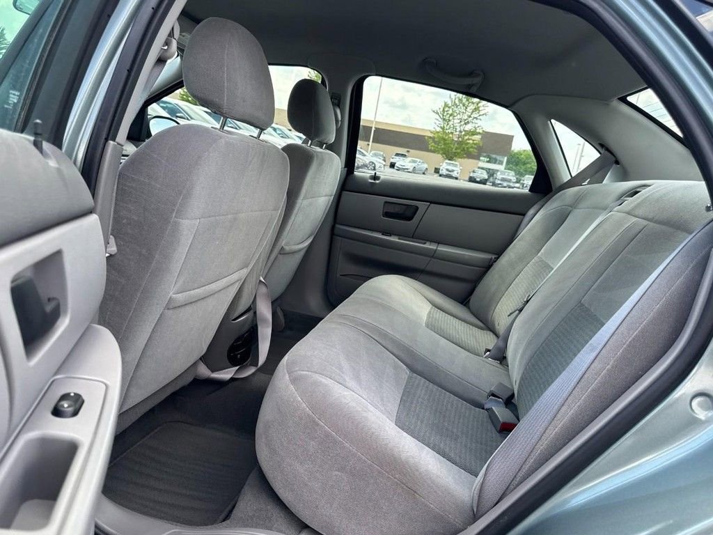 Used 2007 Ford Taurus SE FWD image 10
