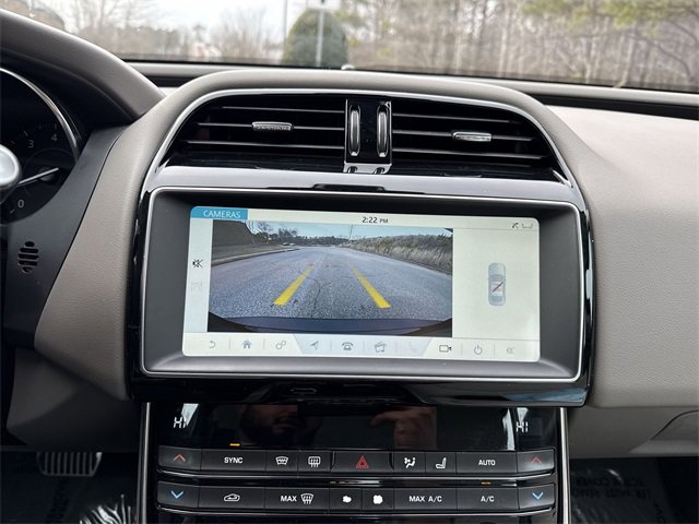 Used 2019 Jaguar XE Premium image 25