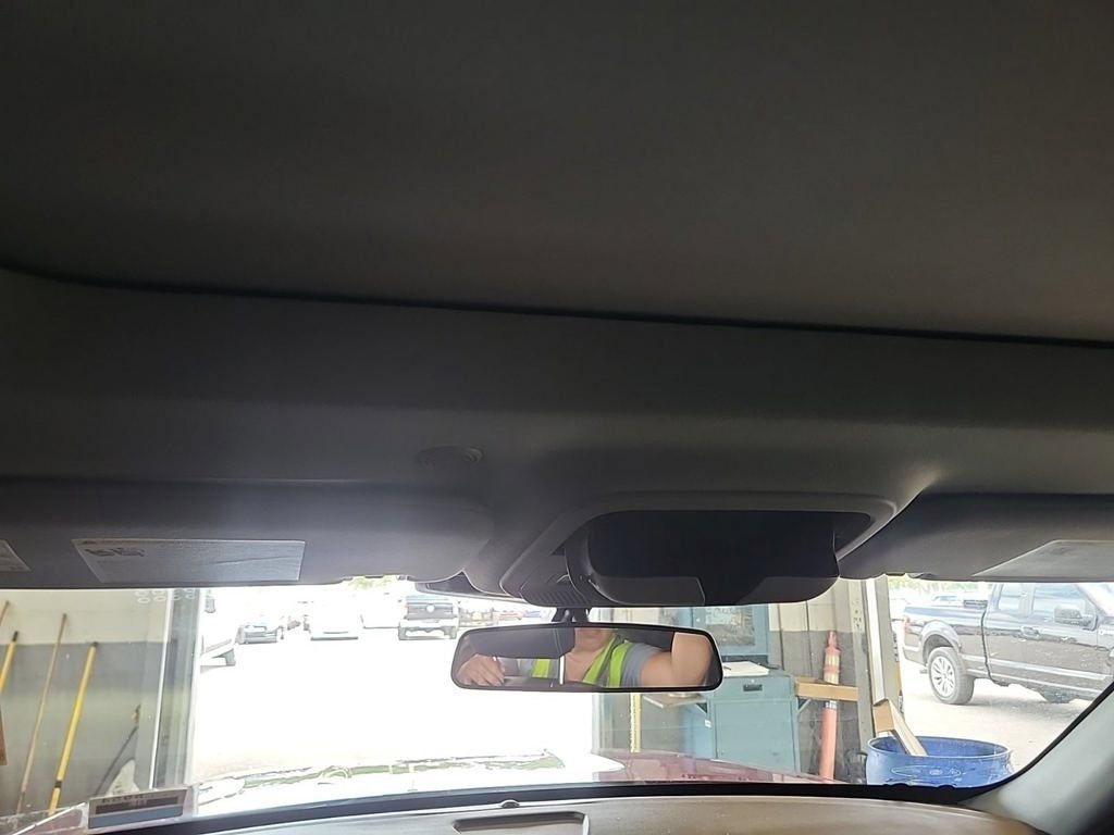 Used 2022 Ford Explorer XLT w/ Equipment Group 202A image 9