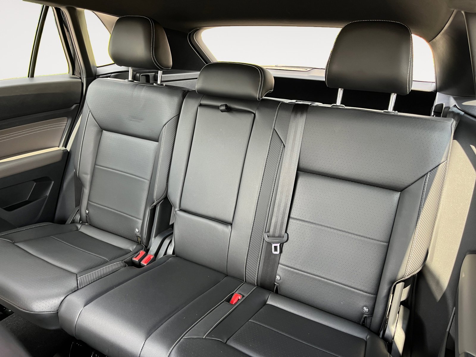 Used 2022 Volkswagen Atlas Cross Sport SE image 16