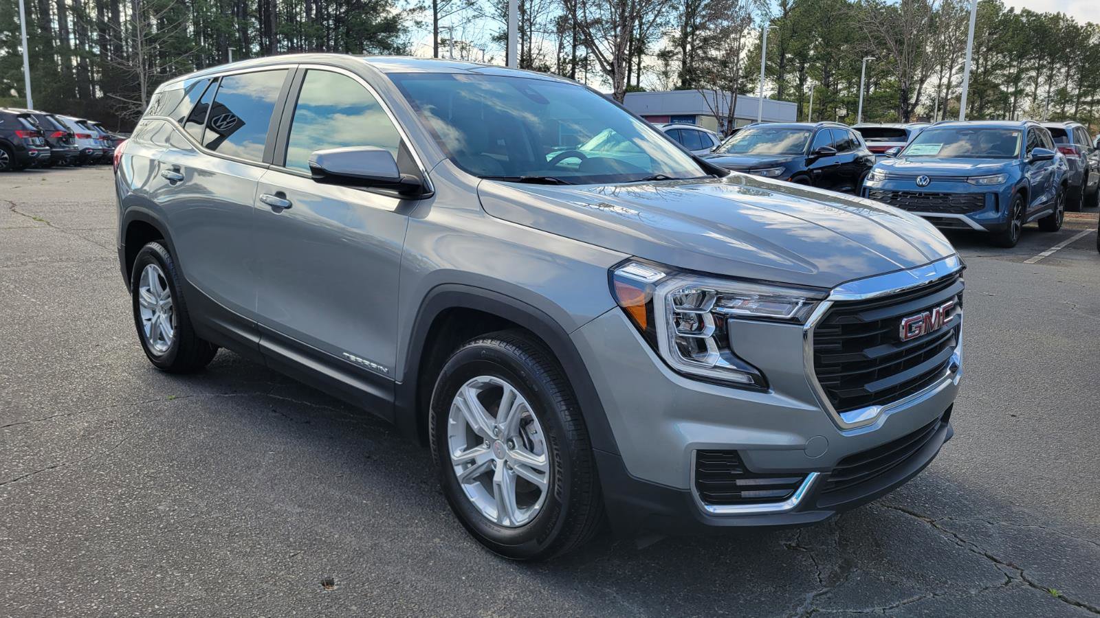 Used 2023 GMC Terrain SLE image 5