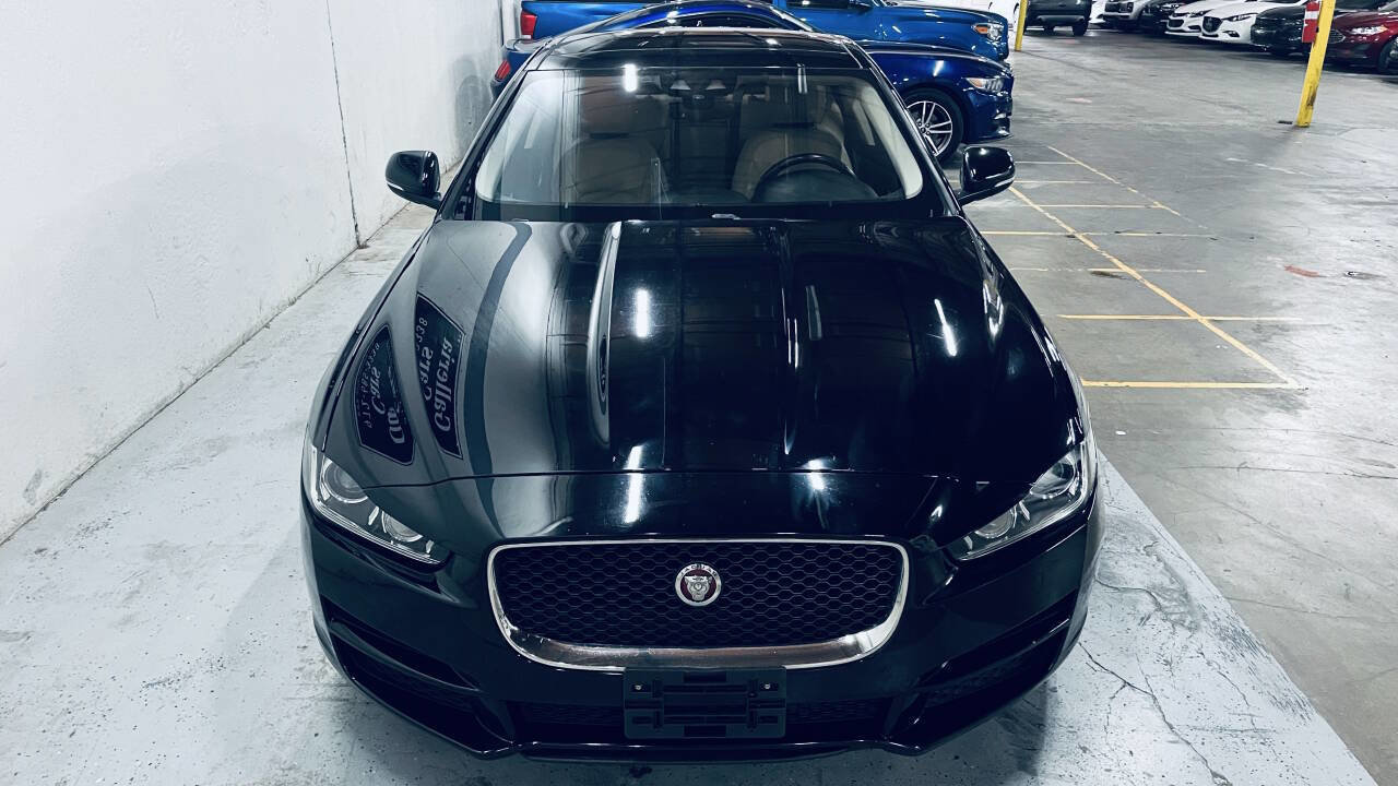 Used 2019 Jaguar XE Prestige image 12