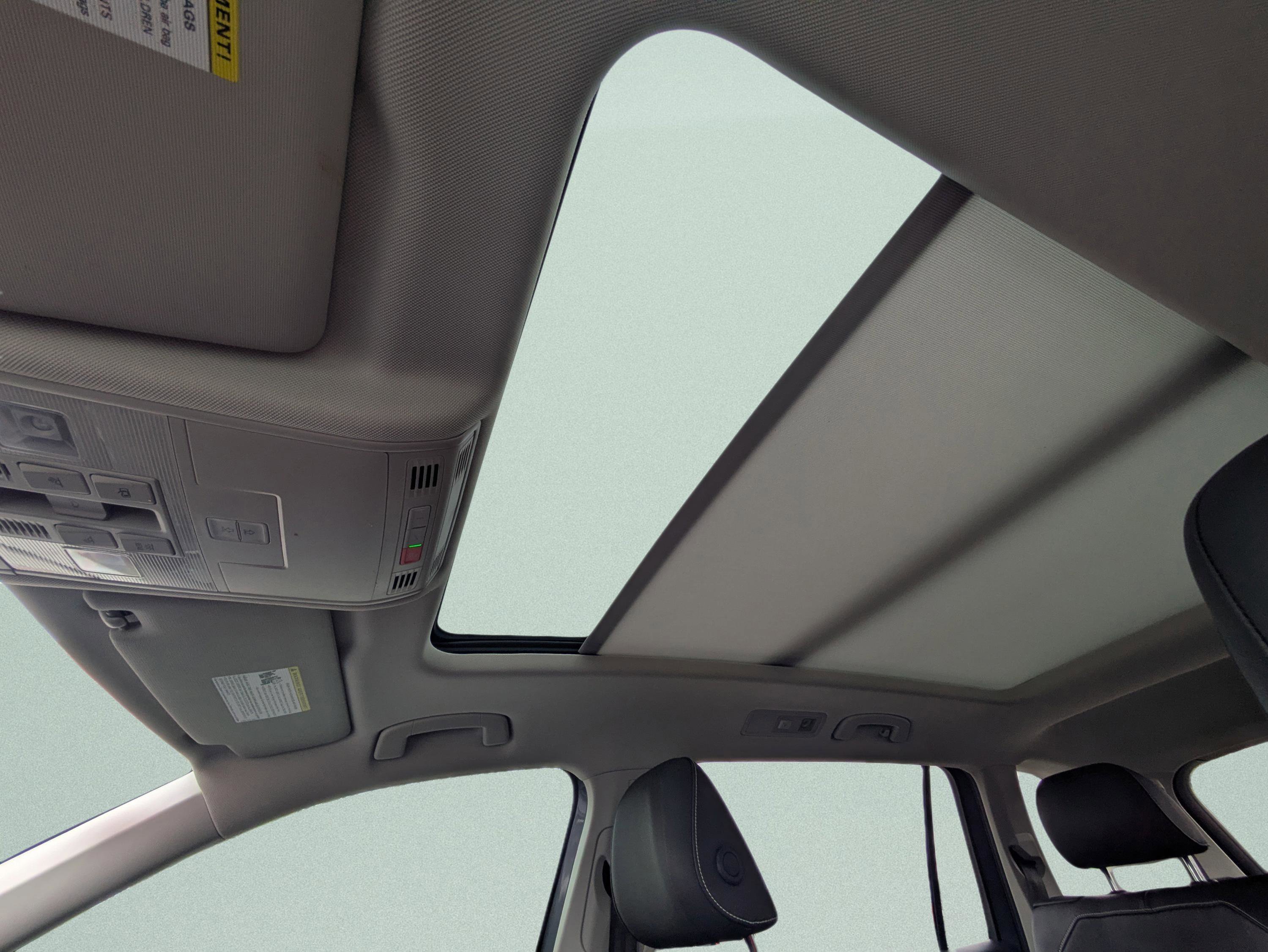 Used 2021 Volkswagen Tiguan SEL image 27