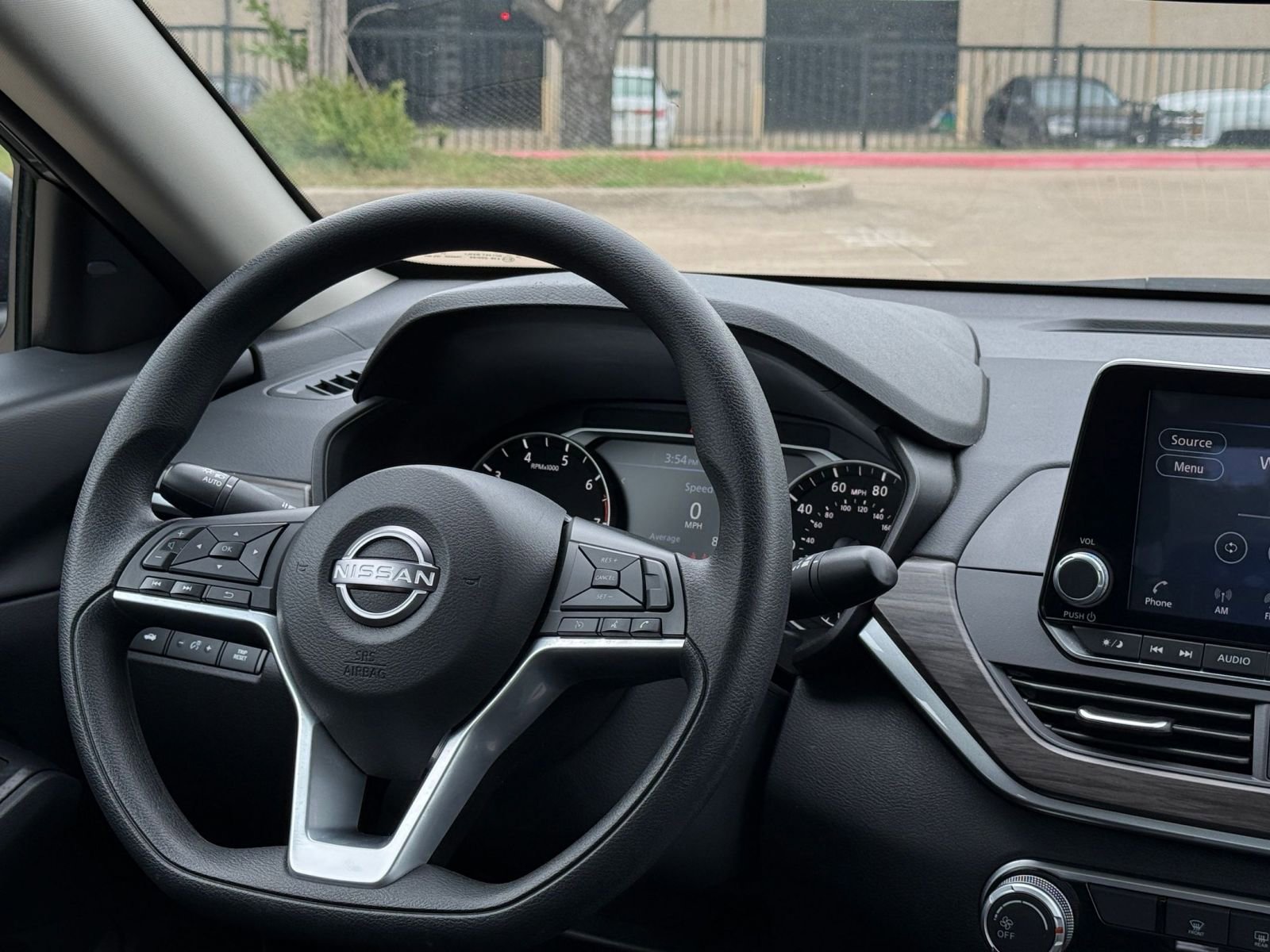Used 2025 Nissan Altima 2.5 SV FWD image 35
