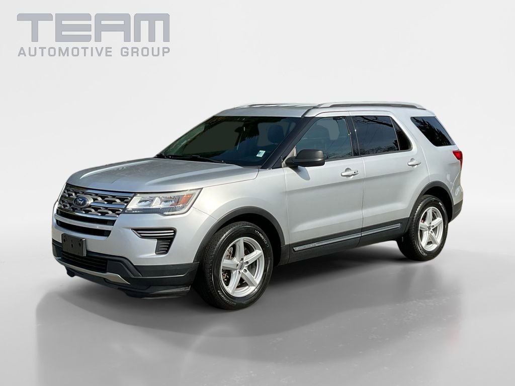 Used 2018 Ford Explorer XLT image 3